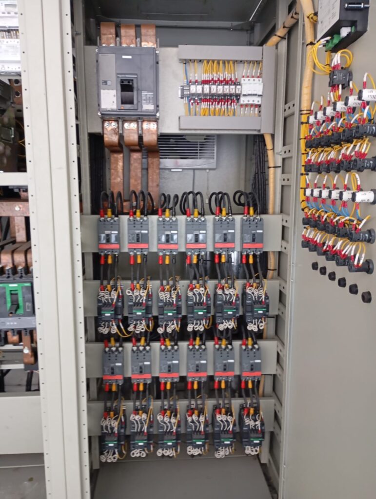 Perakitanwiring panel LVMDP & capacitor bank Perakitanwiring panel LVMDP & capacitor bank